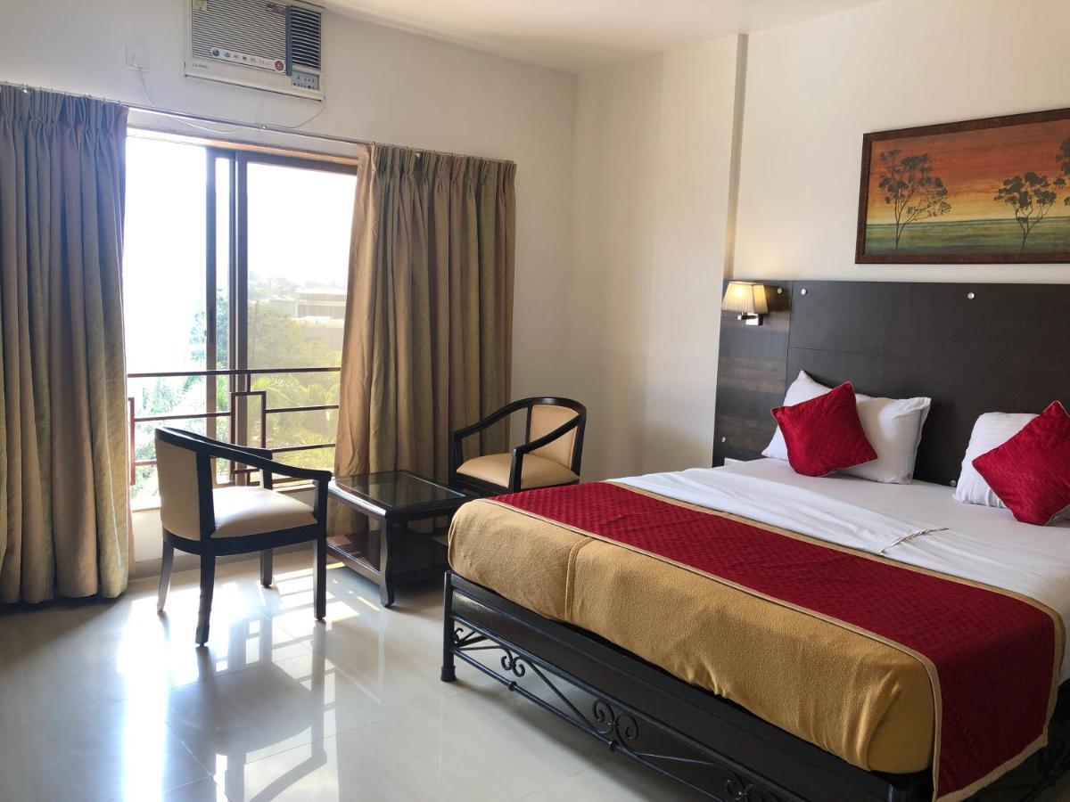 Resort Silver Hills Лонавала Экстерьер фото